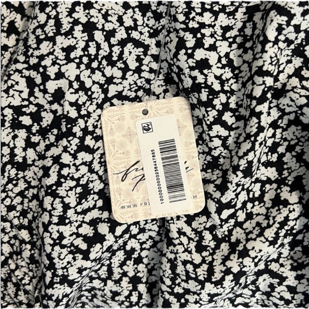 Free People Short Sleeve Tear Drop Back Black & White Dress - Size Small - Picture 12 of 15